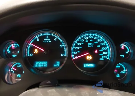 2014 Chevrolet Tahoe Ls z USA, uszkodzony, nr VIN 1GNSCAE01ER247701